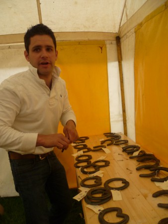 ...e di giudici esperti (questo è arrivato 19° ai mondiali di mascalcia in Canada)...